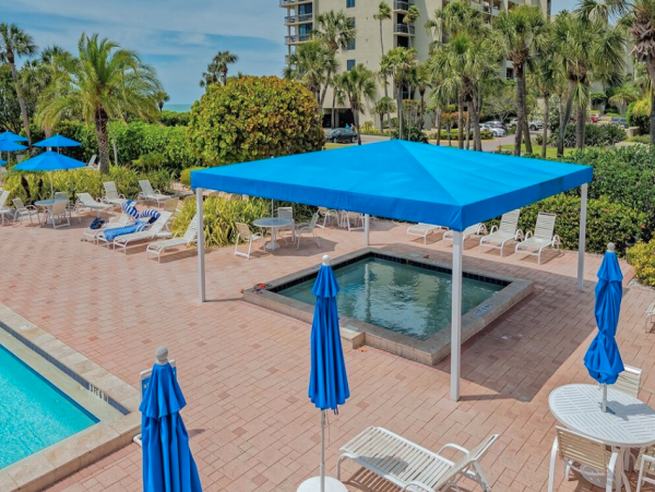 Beachfront Longboat Key Vacation Condo with Tennis Courts